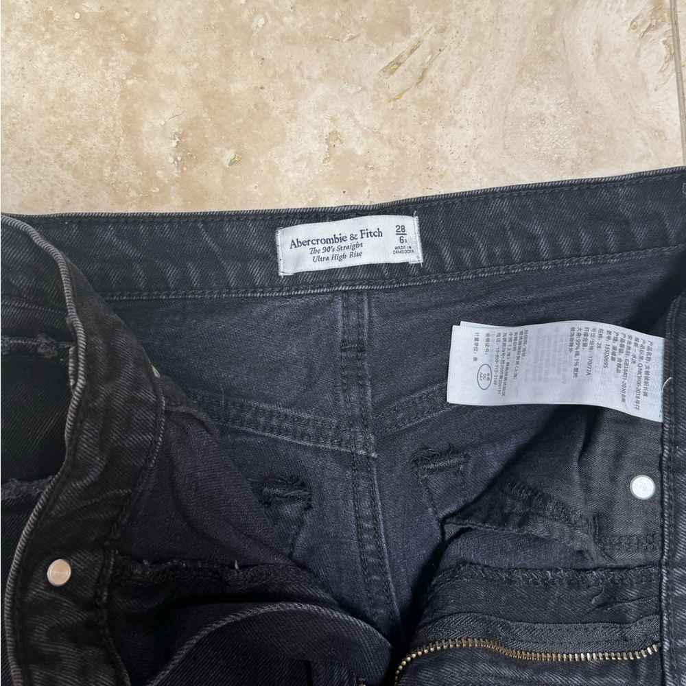 Abercrombie Black 90’s Straight Ultra High Rise Jeans - Picture 3 of 6
